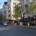 Blick auf die Hermannstraße, am Rand stehen rot-weiße Leitkegel